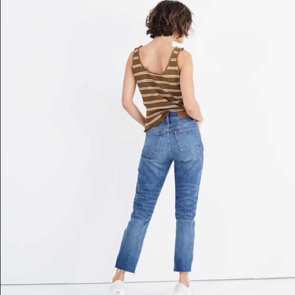 The High-Rise Slim Boyjean in Dover Wash: Raw hem
